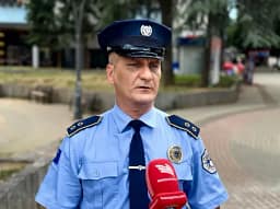 Policia e Kosovës hedh poshtë akuzat e Listës Serbe se rrahu një serb, IPK-ja heton rastin Policia e Kosovës hedh poshtë akuzat e Listës Serbe se rrahu një serb, IPK-ja heton rastin