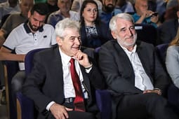 Thaçi: Nuk ka pasur dokument për ndarjen e Maqedonisë, do ta padis Ali Ahmetin në emër të Arbën Xhaferit për këso deklaratash Thaçi: Nuk ka pasur dokument për ndarjen e Maqedonisë, do ta padis Ali Ahmetin në emër të Arbën Xhaferit për këso deklaratash