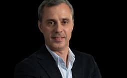 Vdekja e drejtorit operativ të Alsat – Lirim Hajredini u gjet para një ndërtese me lëndime, po vazhdojnë hetimet Vdekja e drejtorit operativ të Alsat – Lirim Hajredini u gjet para një ndërtese me lëndime, po vazhdojnë hetimet