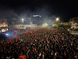Nata e 11-të e protestës “Jo në emrin tim” në Prishtinë Nata e 11-të e protestës “Jo në emrin tim” në Prishtinë