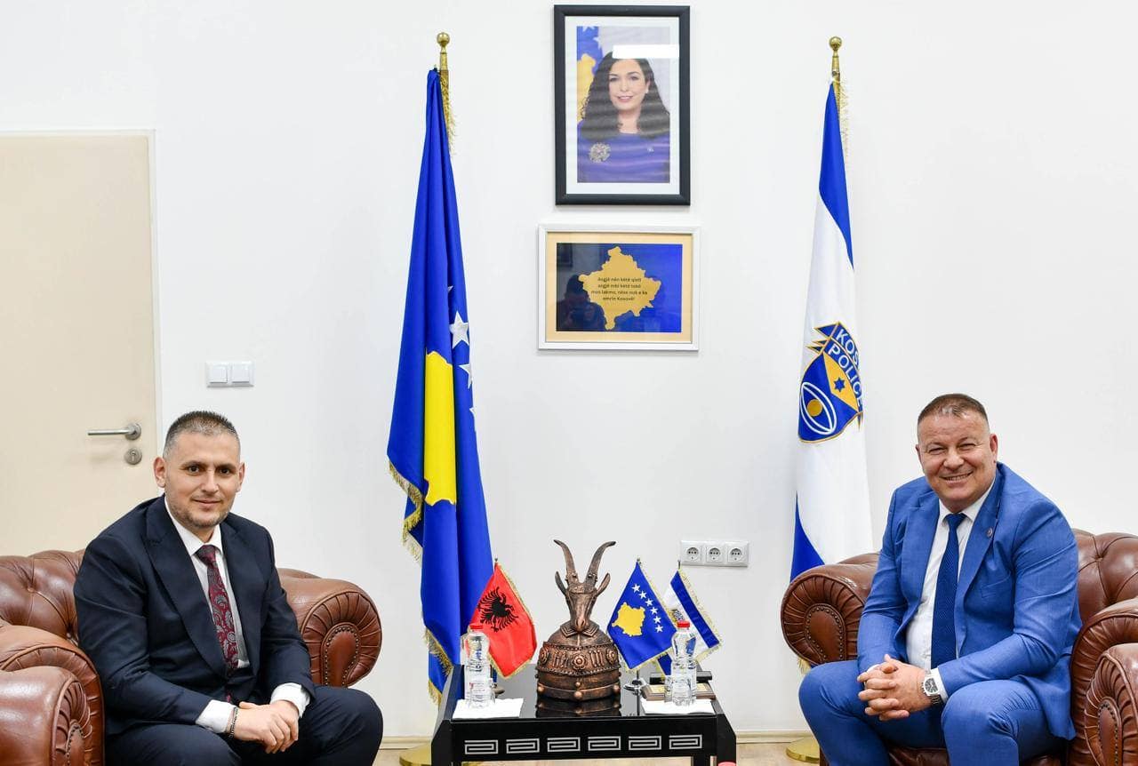 “Diskutime për luftën kundër krimit të organizuar e krimit ndërkufitar…” drejtori i Policisë së Shqipërisë për vizitë në Kosovë “Diskutime për luftën kundër krimit të organizuar e krimit ndërkufitar…” drejtori i Policisë së Shqipërisë për vizitë në Kosovë