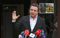 Kurti i pyet gazetarët nëse “dikush prej juve i do zgjedhjet e reja”, përgjigjet vetë: Askush pra Kurti i pyet gazetarët nëse “dikush prej juve i do zgjedhjet e reja”, përgjigjet vetë: Askush pra