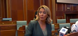 Ngjarjet në Kuvend, Blerta Deliu: Po e mbyllim për sot, do të jemi këtu edhe nesër, do të jemi këtu çdo ditë Ngjarjet në Kuvend, Blerta Deliu: Po e mbyllim për sot, do të jemi këtu edhe nesër, do të jemi këtu çdo ditë