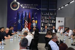 Grupi parlamentar i Aleancës thërret konferencë për media, mbahet në Kuvend nga ora 13:30 Grupi parlamentar i Aleancës thërret konferencë për media, mbahet në Kuvend nga ora 13:30
