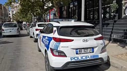 Grabitje në një supermarket në Durrës, i riu shtyn punonjësen dhe merr paratë nga kasa – arratiset nga vendngjarja Grabitje në një supermarket në Durrës, i riu shtyn punonjësen dhe merr paratë nga kasa – arratiset nga vendngjarja