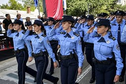Policia e Kosovës shënon 27-vjetorin me ceremoni solemne festive në Prishtinë Policia e Kosovës shënon 27-vjetorin me ceremoni solemne festive në Prishtinë