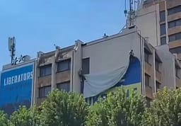 Pas deklaratës se Zelinskit, largohet flamuri i Ukrainës nga Prishtina Pas deklaratës se Zelinskit, largohet flamuri i Ukrainës nga Prishtina