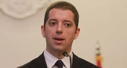 Gjuriq i reagon Ferit Hoxhës për Ujmanin: S’ka vend për Shqipërinë e Madhe, ne vendosim si i trajtojme resurset natyrore tona Gjuriq i reagon Ferit Hoxhës për Ujmanin: S’ka vend për Shqipërinë e Madhe, ne vendosim si i trajtojme resurset natyrore tona