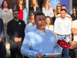 Prodhuesit vendorë para Qeverisë: Kurti ta ndalë bllokadën, kriza institucionale po na çon drejt falimentimit Prodhuesit vendorë para Qeverisë: Kurti ta ndalë bllokadën, kriza institucionale po na çon drejt falimentimit