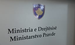 Tenderi për kandidatin për President, Ministria e Drejtësisë: S’bëhet fjalë për përfitim personal, angazhimi erdhi nga firmat ndërkombëtare Tenderi për kandidatin për President, Ministria e Drejtësisë: S’bëhet fjalë për përfitim personal, angazhimi erdhi nga firmat ndërkombëtare