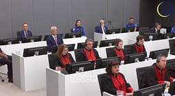 Vizitat në paraburgim tek Hashim Thaçi, Haga merr një vendim Vizitat në paraburgim tek Hashim Thaçi, Haga merr një vendim