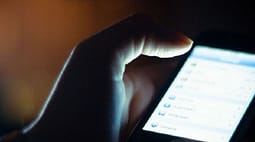I mituri postoi armën në rrjete sociale, policia ia konfiskon revolen në Gjakovë I mituri postoi armën në rrjete sociale, policia ia konfiskon revolen në Gjakovë