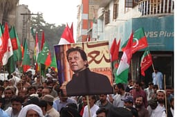 Ish-kryeministri pakistanez Imran Khan s’ndihet mirë në burg, do lërë qelinë për t’u trajtuar në spital Ish-kryeministri pakistanez Imran Khan s’ndihet mirë në burg, do lërë qelinë për t’u trajtuar në spital