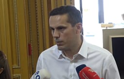 Gruda, PDK: Kur sot shkelin Kushtetutën, nesër trokasin në dyert e qytetarëve, është fillimi i instalimit të një regjimi autoritar Gruda, PDK: Kur sot shkelin Kushtetutën, nesër trokasin në dyert e qytetarëve, është fillimi i instalimit të një regjimi autoritar