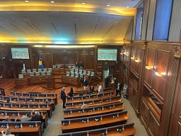 Kuvendi konstituohet pa nënkryetarë nga PDK e AAK– Haxhiu mbyll seancën Kuvendi konstituohet pa nënkryetarë nga PDK e AAK– Haxhiu mbyll seancën