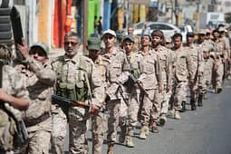 Huthët marrin qytetin strategjik Al-Makha, i afrohen ngushticës Bab al-Mandeb Huthët marrin qytetin strategjik Al-Makha, i afrohen ngushticës Bab al-Mandeb