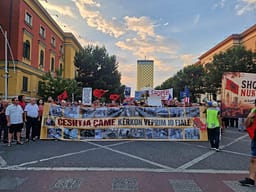 27 ditë protestë, qytetarët në Shqipëri vijojnë të mblidhen në shesh për plotësimin e kërkesave 27 ditë protestë, qytetarët në Shqipëri vijojnë të mblidhen në shesh për plotësimin e kërkesave