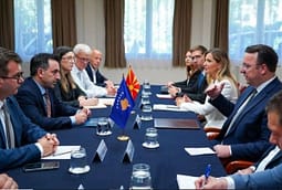 Takohen ministrat e transportit të Kosovës dhe Maqedonisë së Veriut, diskutohet për rrugën Prizren–Tetovë Takohen ministrat e transportit të Kosovës dhe Maqedonisë së Veriut, diskutohet për rrugën Prizren–Tetovë