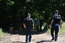 Vazhdon puna në terren për dyshimet për varrezën e tretë masive në Zubin Potok Vazhdon puna në terren për dyshimet për varrezën e tretë masive në Zubin Potok