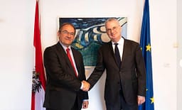 Schuebel takohet me ambasadorin austriak, diskutojnë rrugën e Kosovës drejt BE-së Schuebel takohet me ambasadorin austriak, diskutojnë rrugën e Kosovës drejt BE-së