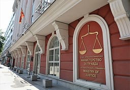 Dorëzohet sërish kërkesa në Ministrinë e Drejtësisë që provimet profesionle të jepen edhe në gjuhën shqipe Dorëzohet sërish kërkesa në Ministrinë e Drejtësisë që provimet profesionle të jepen edhe në gjuhën shqipe