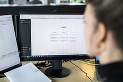 Përdorimi i rrjeteve sociale mbetet i lartë në Zvicër, ndërsa AI po përhapet me shpejtësi Përdorimi i rrjeteve sociale mbetet i lartë në Zvicër, ndërsa AI po përhapet me shpejtësi