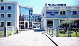 Dyshohet se ushtroi dhunë ndaj një 2-vjeçari në një kopsht privat, arrestohet edukatorja në Tiranë Dyshohet se ushtroi dhunë ndaj një 2-vjeçari në një kopsht privat, arrestohet edukatorja në Tiranë