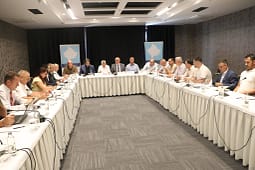 AKK jep detaje: Komunat protestojnë më 1 shtator para Qeverisë, ta ndalim ndërhyrjen e nivelit qendror në atë lokal AKK jep detaje: Komunat protestojnë më 1 shtator para Qeverisë, ta ndalim ndërhyrjen e nivelit qendror në atë lokal