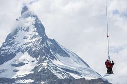Pas 34 vjetësh, gjenden trupat e dy alpinistëve në një akullnajë në Zvicër Pas 34 vjetësh, gjenden trupat e dy alpinistëve në një akullnajë në Zvicër
