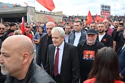 Shqiptarët protestojnë në Shkup kundër dënimit të ish-krerëve të UÇK-së, Ahmeti: Akuza të ndërtuara nga Beogradi e Moska Shqiptarët protestojnë në Shkup kundër dënimit të ish-krerëve të UÇK-së, Ahmeti: Akuza të ndërtuara nga Beogradi e Moska