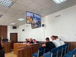 “A na jep këto çika për një natë?” – Dëshmitaret rrëfejnë si nisi konflikti që përfundoi me plagosjen e tre personave “A na jep këto çika për një natë?” – Dëshmitaret rrëfejnë si nisi konflikti që përfundoi me plagosjen e tre personave