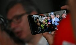 Demokratët Evropianë: Regjimi i Vuçiqit po heton viktimat e “topit zanor”, jo përgjegjësit Demokratët Evropianë: Regjimi i Vuçiqit po heton viktimat e “topit zanor”, jo përgjegjësit