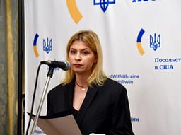 Zelensky shkarkon ambasadoren e Ukrainës në SHBA, Olga Stefanishina: Dhashë dorëheqjen për arsye personale Zelensky shkarkon ambasadoren e Ukrainës në SHBA, Olga Stefanishina: Dhashë dorëheqjen për arsye personale