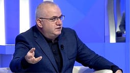 “Nëse e ka bërë për llogari të shërbimeve të tjera…” – Gazetari Artan Hoxha: SHISH mund të jetë shndërruar në shërbim të pushtetit “Nëse e ka bërë për llogari të shërbimeve të tjera…” – Gazetari Artan Hoxha: SHISH mund të jetë shndërruar në shërbim të pushtetit