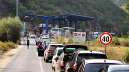 Kolona deri në një orë pritje, ja gjendja në pikëkalimet kufitare Kolona deri në një orë pritje, ja gjendja në pikëkalimet kufitare