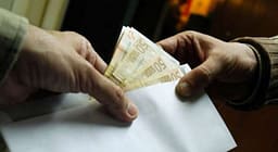 Nga 1000 euro borxh në 8000 euro kthim: Kërkohet paraburgim për dy të dyshuarit për fajde në Rahovec Nga 1000 euro borxh në 8000 euro kthim: Kërkohet paraburgim për dy të dyshuarit për fajde në Rahovec