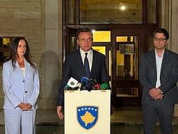 Kurti konfirmon diskutimet për emra të përveçëm për President, i quan të vështira negociatat Kurti konfirmon diskutimet për emra të përveçëm për President, i quan të vështira negociatat