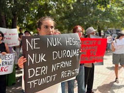Hyseni: Patriarkati po i shndërron burrat në kriminelë dhe po vret gra cep më cep Kosovës Hyseni: Patriarkati po i shndërron burrat në kriminelë dhe po vret gra cep më cep Kosovës