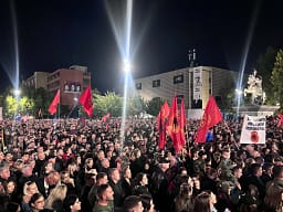 Nata e 12 e protestës në Prishtinë pas dënimit të ish-krerëve të UÇK-nga Gjykata Speciale Nata e 12 e protestës në Prishtinë pas dënimit të ish-krerëve të UÇK-nga Gjykata Speciale