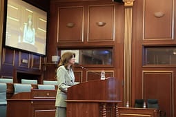 Glauk Konjufca e propozon Albulena Haxhiun për Kryeparlamentare Glauk Konjufca e propozon Albulena Haxhiun për Kryeparlamentare