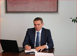 Kosova nënshkruan marrëveshje për rikthimin e pasurive të paligjshme me Institutin e Bazelit Kosova nënshkruan marrëveshje për rikthimin e pasurive të paligjshme me Institutin e Bazelit