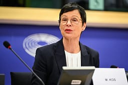 Marta Kos paralajmëron Serbinë: Glorifikimi i Mlladiqit nuk ka vend në BE Marta Kos paralajmëron Serbinë: Glorifikimi i Mlladiqit nuk ka vend në BE