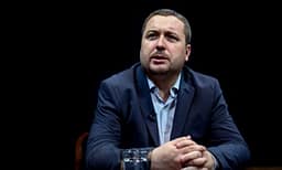 Latifi: Shqiptari i Luginës nuk e organizon asnjë miniprotestë kundër spastrimit etnik atje, por merr turr kundër Ramës Latifi: Shqiptari i Luginës nuk e organizon asnjë miniprotestë kundër spastrimit etnik atje, por merr turr kundër Ramës