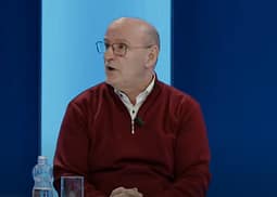 “E kanë detyru të rrijë në një qoshe – e kanë lidhë, e kanë trajtu në mënyrë brutale”, Sherifi rikujton dërgimin në Hagë të Jakup Krasniqit “E kanë detyru të rrijë në një qoshe – e kanë lidhë, e kanë trajtu në mënyrë brutale”, Sherifi rikujton dërgimin në Hagë të Jakup Krasniqit
