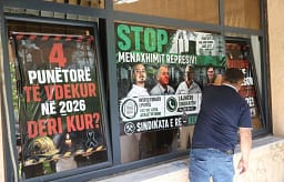 Vendosen para KEK-ut fotografitë e punëtorëve të vdekur, kërkohen kushte të sigurta për punë Vendosen para KEK-ut fotografitë e punëtorëve të vdekur, kërkohen kushte të sigurta për punë