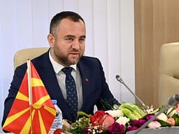 Toshkovski: Nga tani edhe motoçiklistët do të sanksionohen automatikisht përmes sistemit “Safe City” Toshkovski: Nga tani edhe motoçiklistët do të sanksionohen automatikisht përmes sistemit “Safe City”