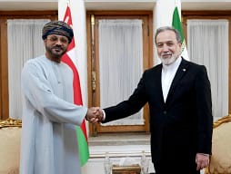 Irani dhe Omani propozojnë marrëveshje të përkohshme për Ngushticën e Hormuzit, thonë zyrtarët Irani dhe Omani propozojnë marrëveshje të përkohshme për Ngushticën e Hormuzit, thonë zyrtarët