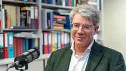 “Në Ballkan po lind diçka historikisht krejt e re” – një bisedë me Oliver Jens Schmitt mbi protestat në Shqipëri dhe të kaluarën e rajonit “Në Ballkan po lind diçka historikisht krejt e re” – një bisedë me Oliver Jens Schmitt mbi protestat në Shqipëri dhe të kaluarën e rajonit