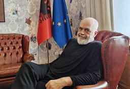 Rama tregon tre plagët që i kushtojnë shtetit dhe qytetarit: Reforma do t’i kurojë Rama tregon tre plagët që i kushtojnë shtetit dhe qytetarit: Reforma do t’i kurojë