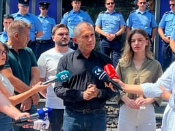 Aleanca hedh thëngjill para dyerve të Qeverisë, Ramadani: Nga terri energjetik, Kosova po hyn në terr politik Aleanca hedh thëngjill para dyerve të Qeverisë, Ramadani: Nga terri energjetik, Kosova po hyn në terr politik